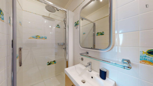 Wonderful double ensuite bedroom with a kitchenette, in Montmartre