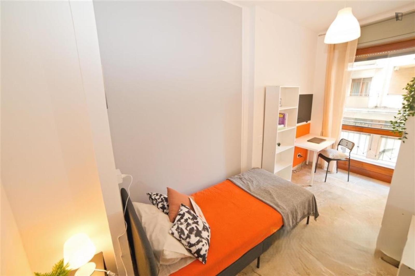 Charming Single Bedroom Near The Varese Train Station - 1