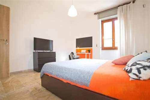 Ample double bedroom in the heart of Varese