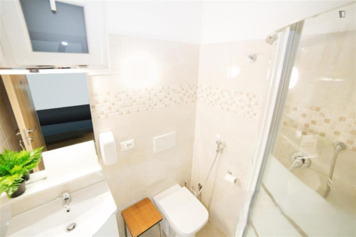 Ample double bedroom in the heart of Varese - Gallery - 11