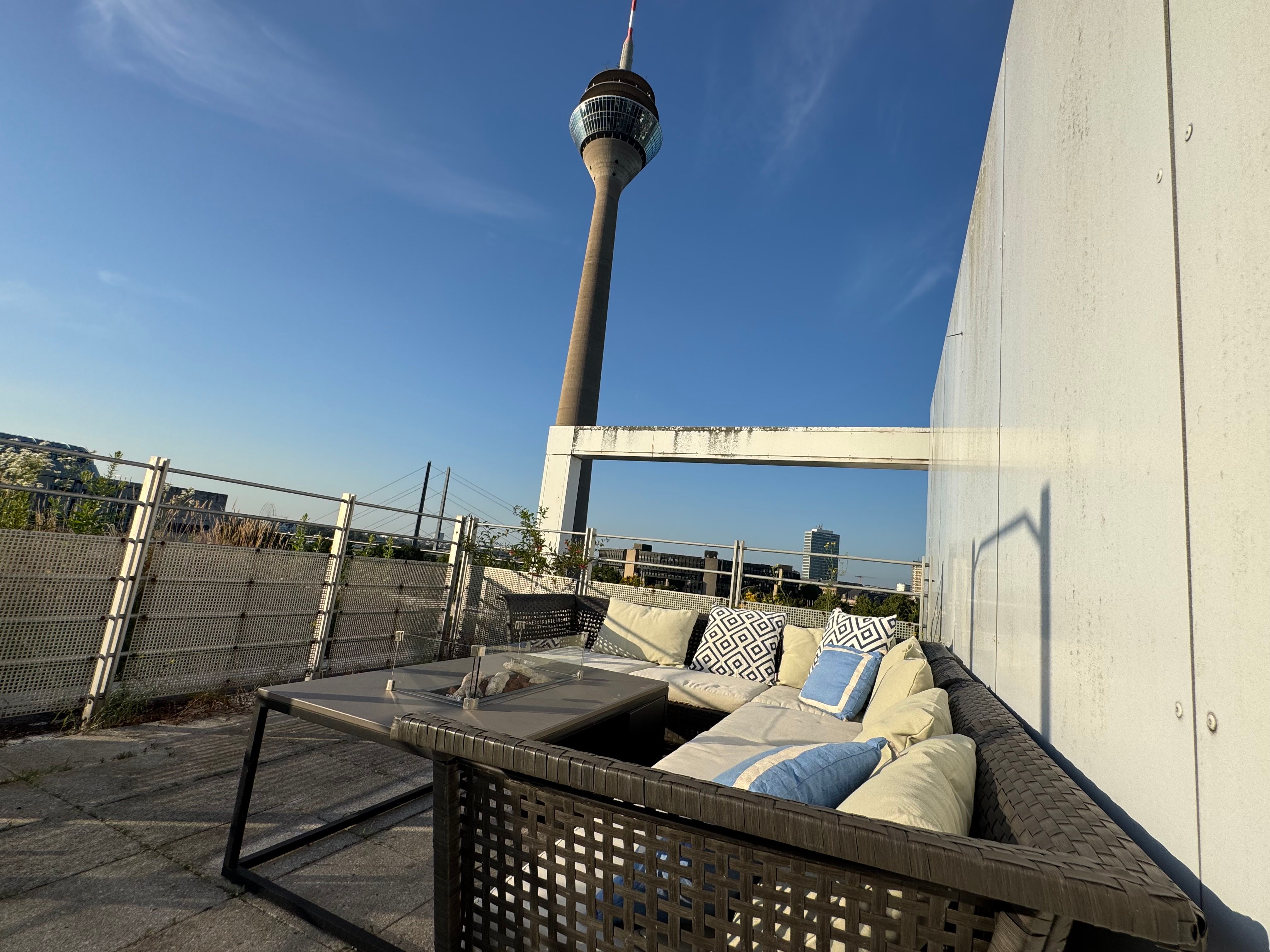 Maisonette Penthouse Mit Dachterrasse über Düsseldorf  -  Maisonette Penthouse mit Dachterrasse über Düsseldorf  - Gallery -  1