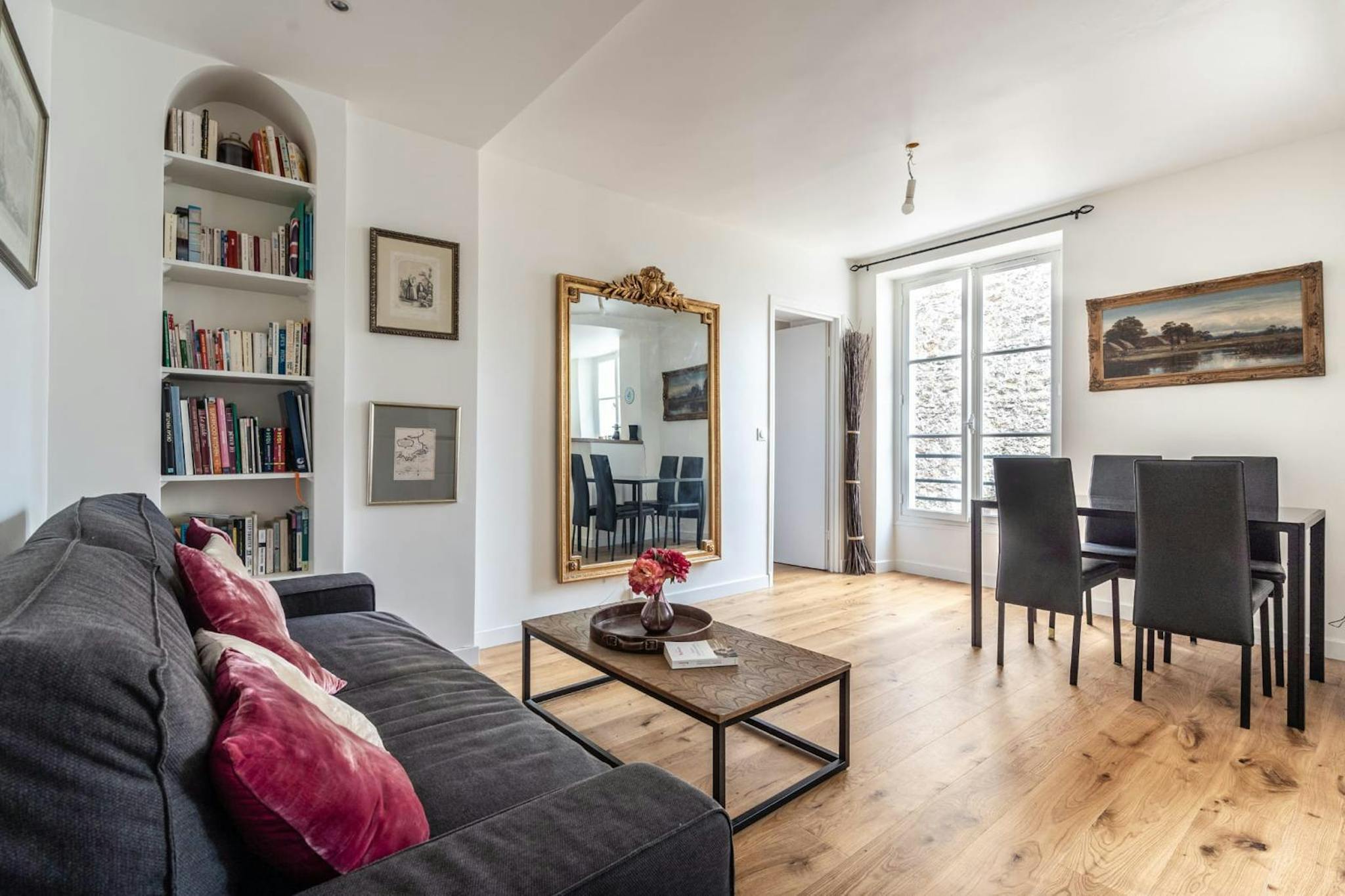  Entire Place  -  Rue de l'Université, Paris  - Gallery -  1