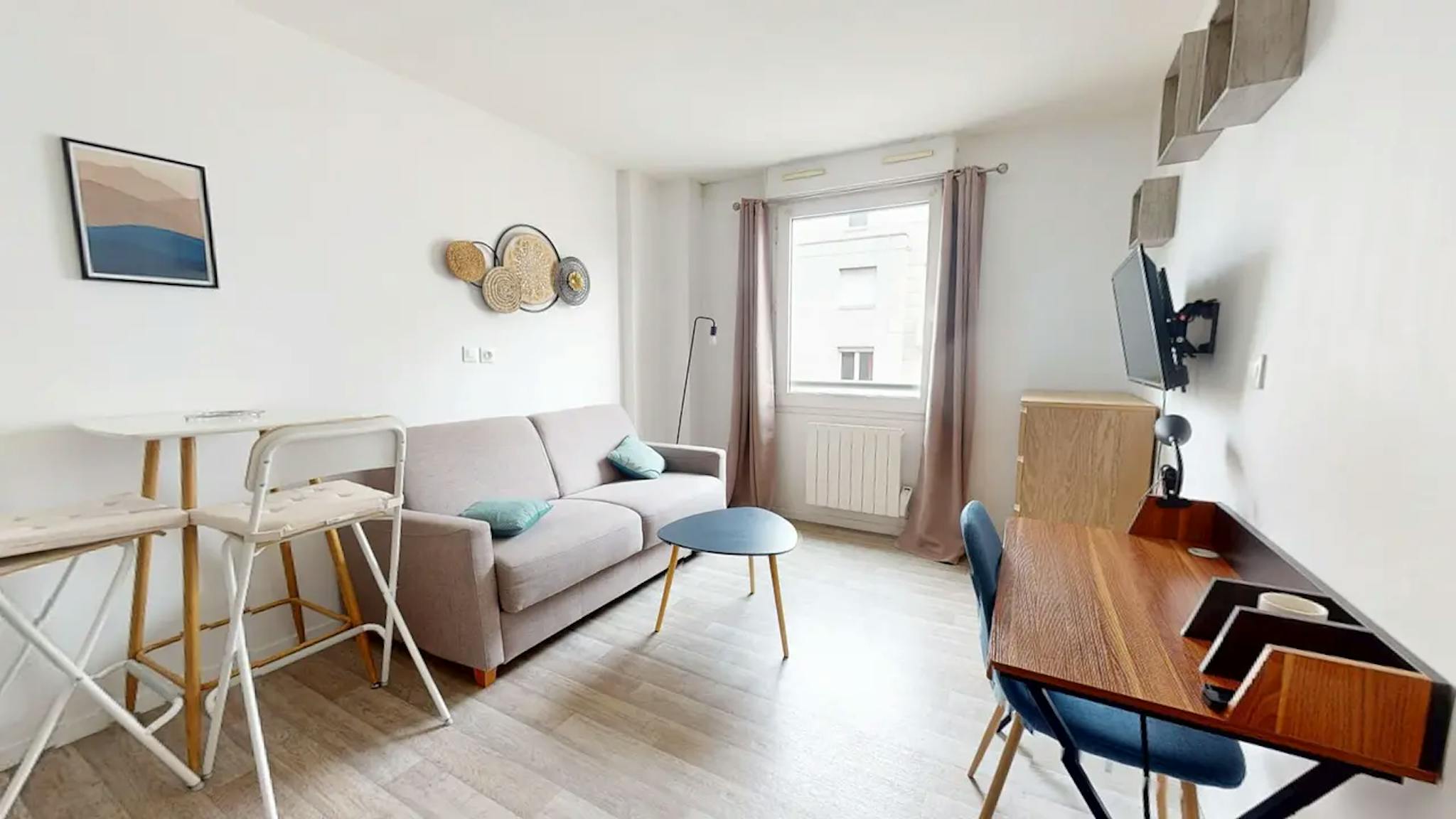 Entire Place  -  Grande Rue de la Guillotière, Lyon  - Gallery -  1