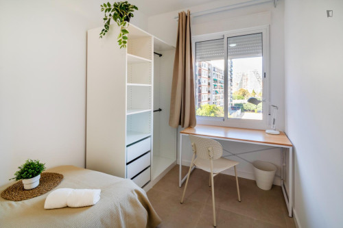 Very cosy single bedroom in Quatre Carreres - Gallery - 21