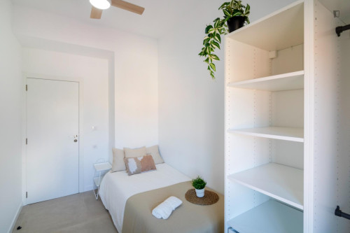 Very cosy single bedroom in Quatre Carreres - Gallery - 24