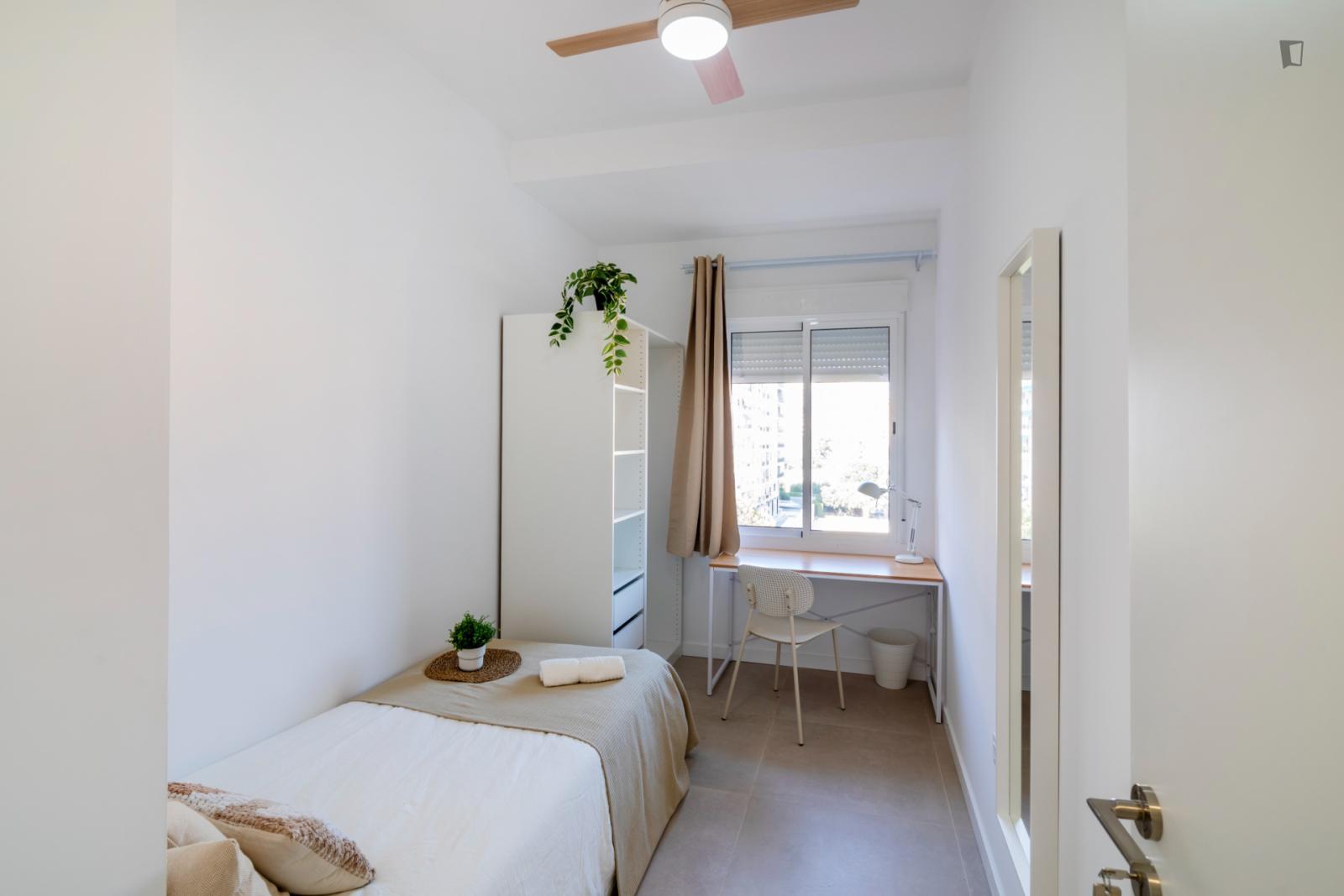 Very Cosy Single Bedroom In Quatre Carreres - 1