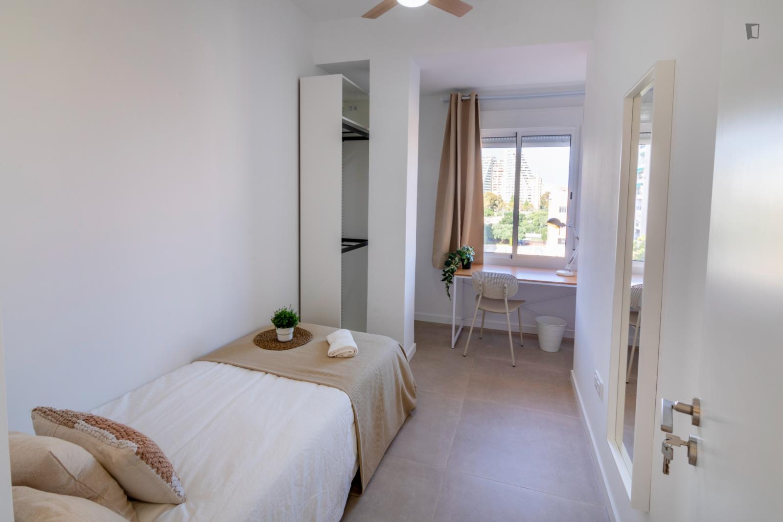 Appealing Single Bedroom In Montolivet - 1