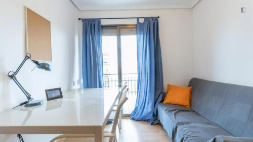Grand double bedroom with a balcony, in La Raïosa