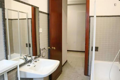 Snug double bedroom near Orto Botanico di Cagliari - Gallery - 8