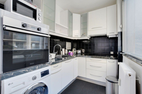 Chic 1BR Apartment on Avenue Victor Hugo near Arc de Triomphe