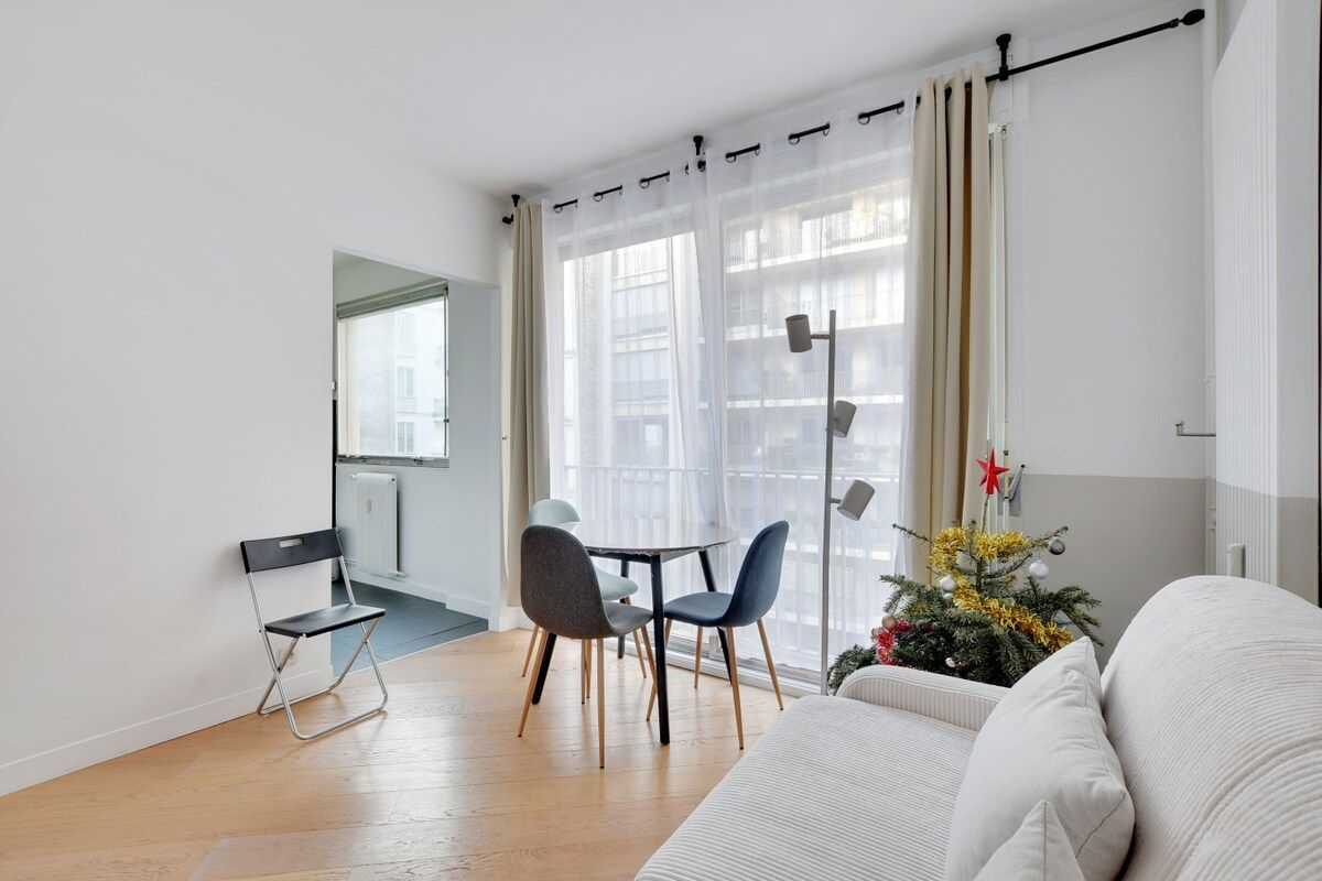  Chic 1BR Apartment On Avenue Victor Hugo Near Arc De Triomphe  -  Chic 1BR Apartment on Avenue Victor Hugo near Arc de Triomphe  - Gallery -  7