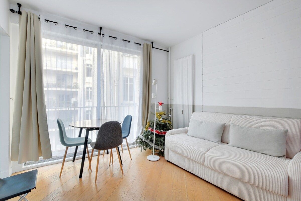  Chic 1BR Apartment On Avenue Victor Hugo Near Arc De Triomphe  -  Chic 1BR Apartment on Avenue Victor Hugo near Arc de Triomphe  - Gallery -  6