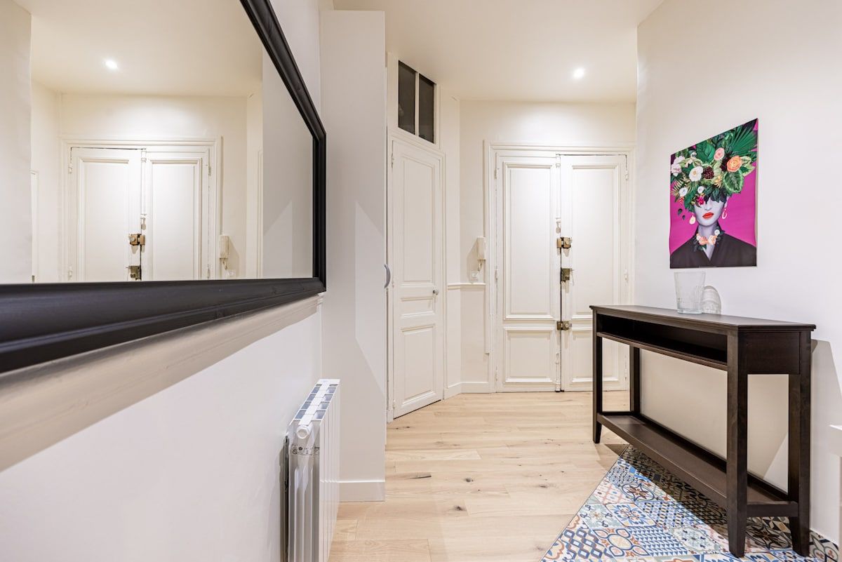  Charming 1BR Courtyard Apartment Near Place De Clichy  -  Charming 1BR Courtyard Apartment near Place de Clichy  - Gallery -  7