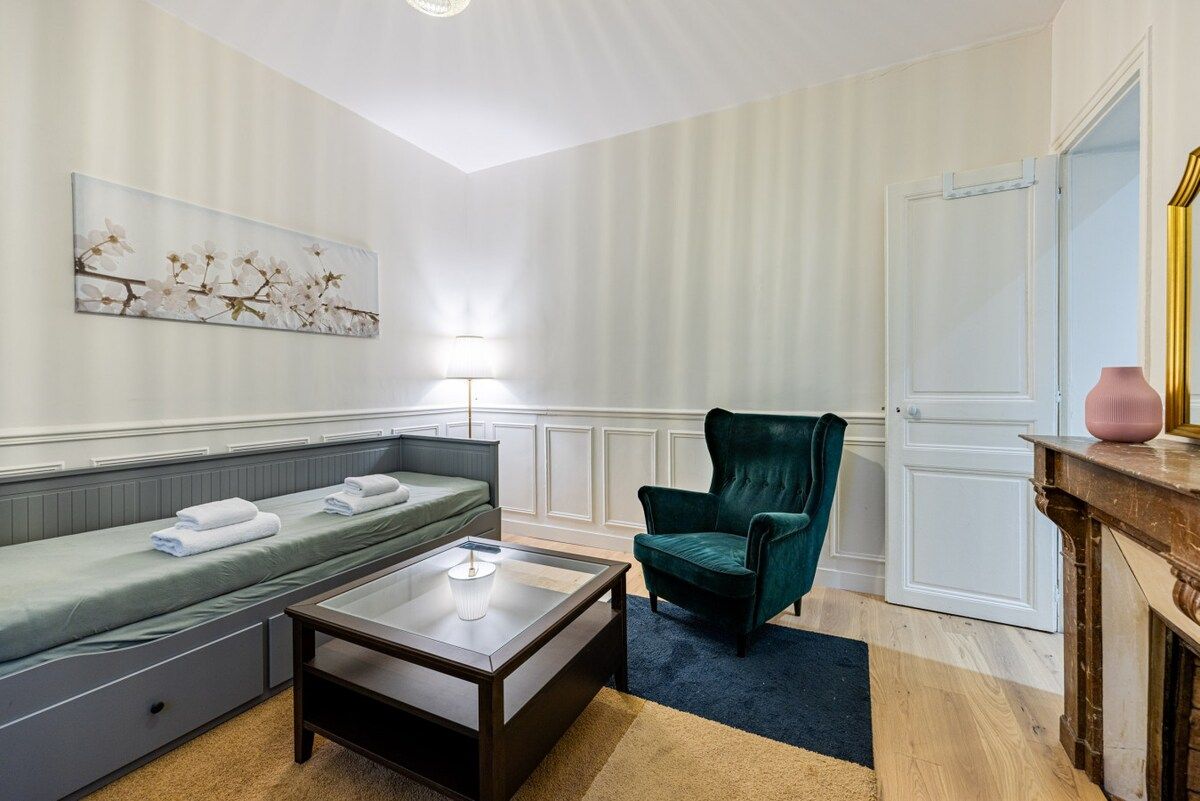 Charming 1BR Courtyard Apartment Near Place De Clichy  -  Charming 1BR Courtyard Apartment near Place de Clichy  - Gallery -  17