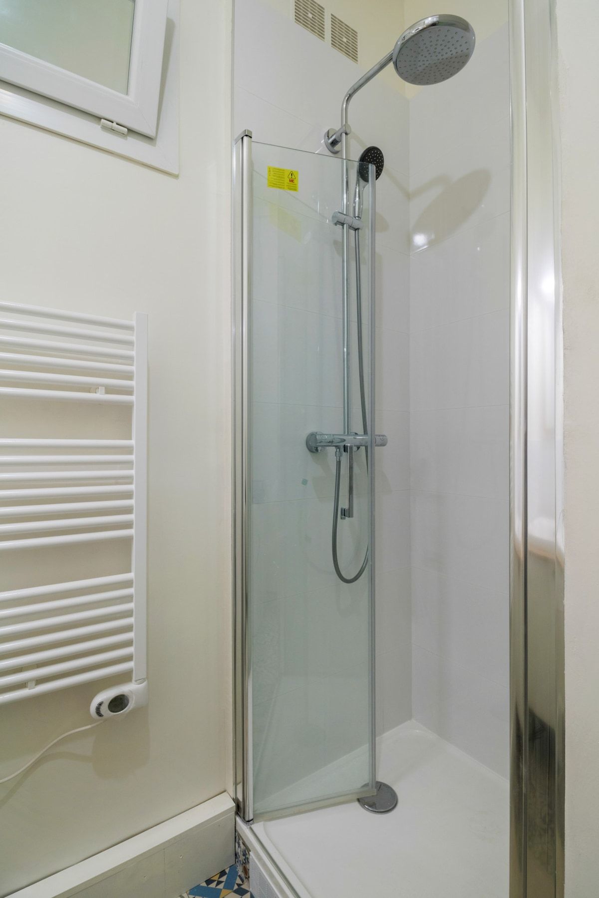  Charming 1BR Courtyard Apartment Near Place De Clichy  -  Charming 1BR Courtyard Apartment near Place de Clichy  - Gallery -  15