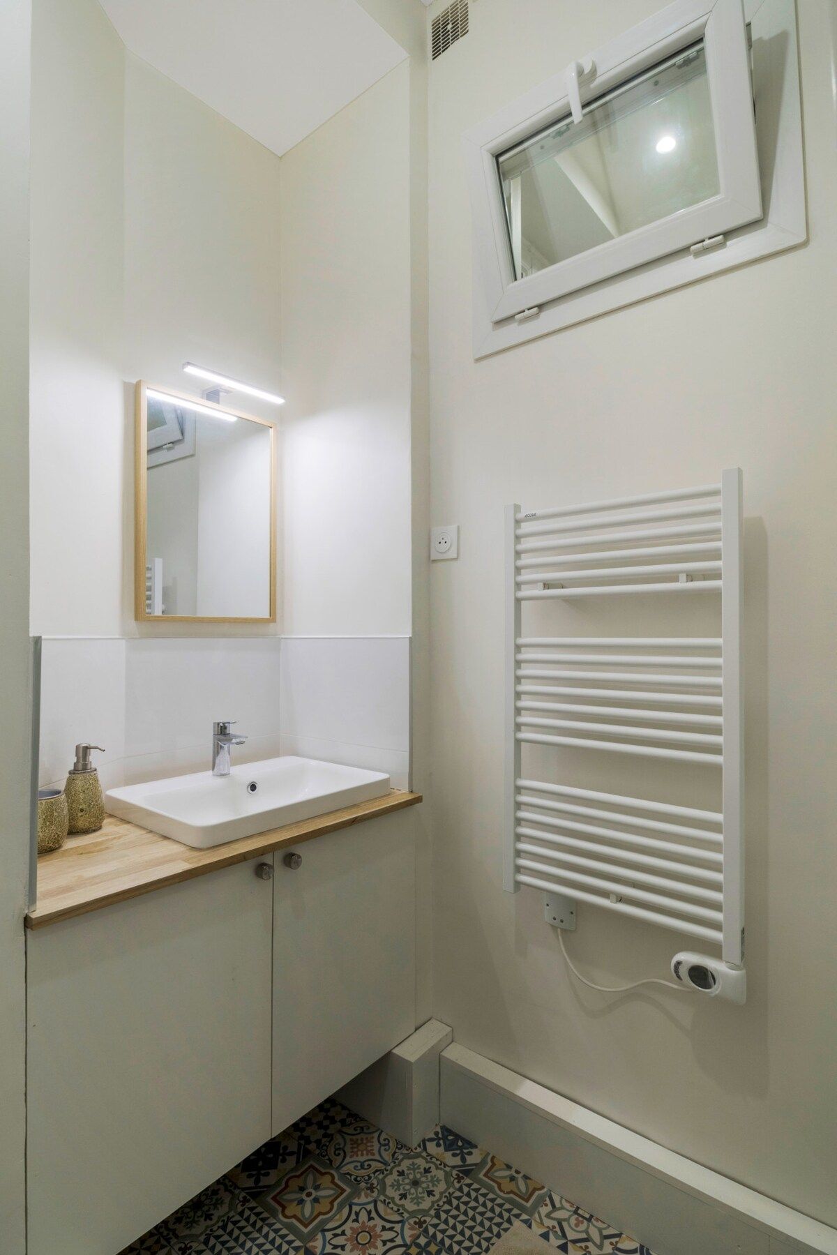  Charming 1BR Courtyard Apartment Near Place De Clichy  -  Charming 1BR Courtyard Apartment near Place de Clichy  - Gallery -  6