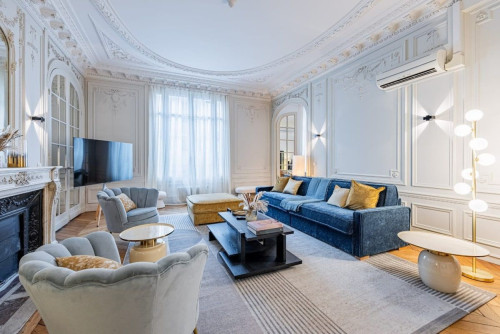Elegant 4BR Haussmannian Apartment near Avenue Hoche
