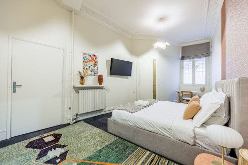 Elegant 4BR Haussmannian Apartment near Avenue Hoche  - Gallery -  5
