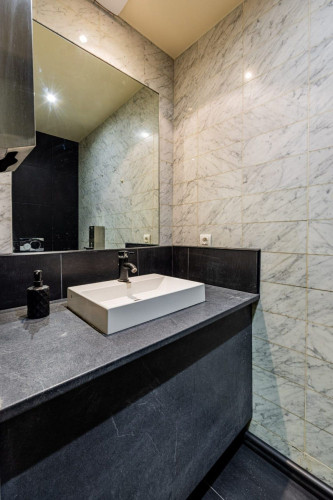 Elegant 4BR Haussmannian Apartment near Avenue Hoche