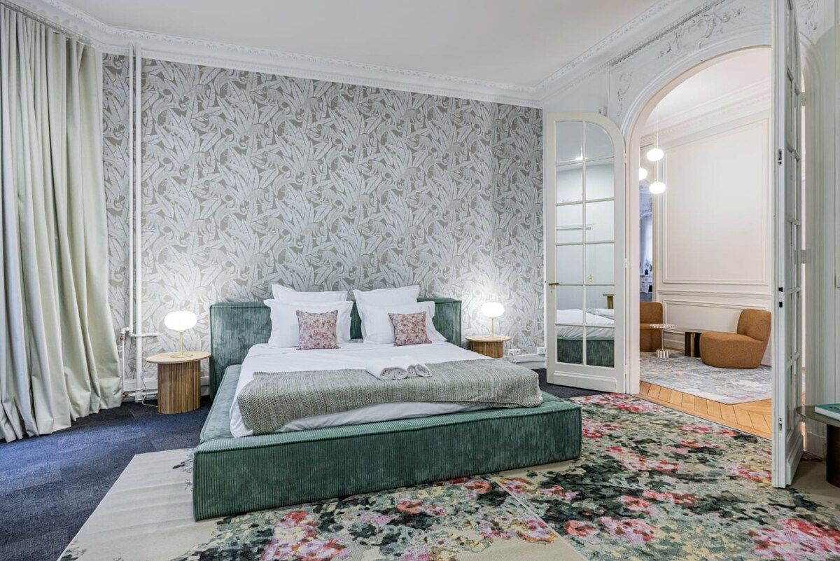  Elegant 4BR Haussmannian Apartment Near Avenue Hoche  -  Elegant 4BR Haussmannian Apartment near Avenue Hoche  - Gallery -  15