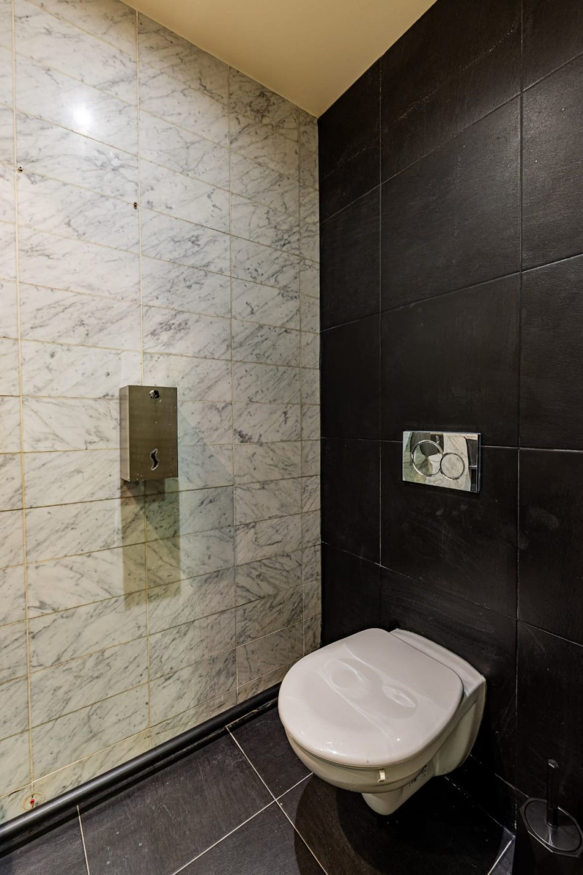  Elegant 4BR Haussmannian Apartment Near Avenue Hoche  -  Elegant 4BR Haussmannian Apartment near Avenue Hoche  - Gallery -  10