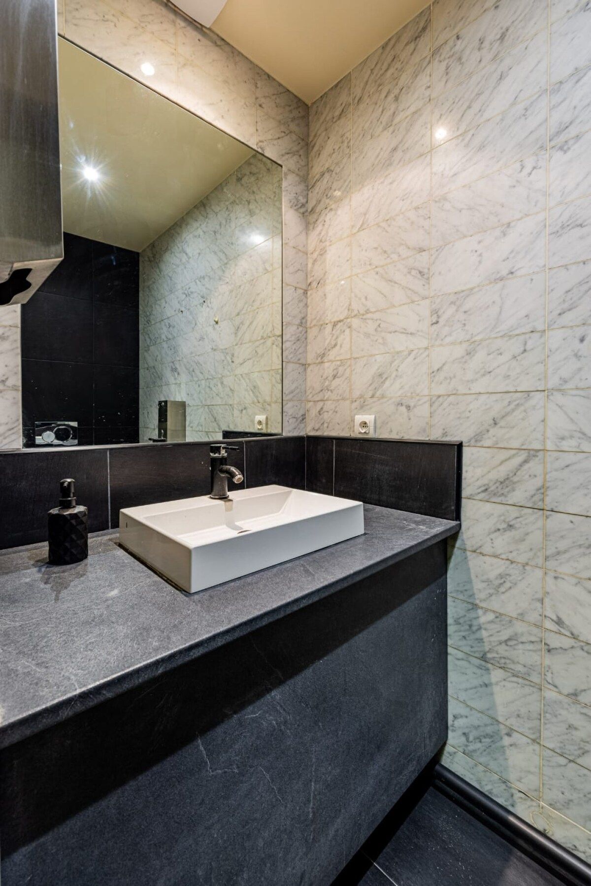  Elegant 4BR Haussmannian Apartment Near Avenue Hoche  -  Elegant 4BR Haussmannian Apartment near Avenue Hoche  - Gallery -  1