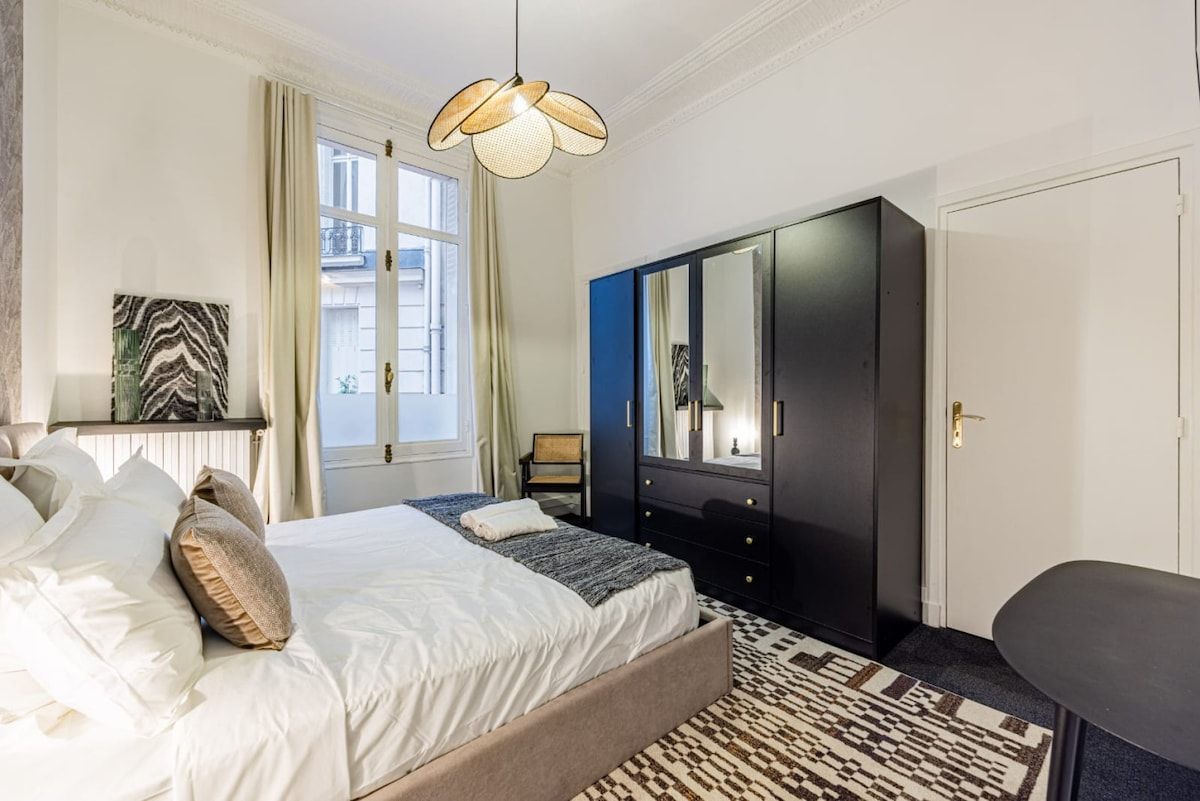  Elegant 4BR Haussmannian Apartment Near Avenue Hoche  -  Elegant 4BR Haussmannian Apartment near Avenue Hoche  - Gallery -  16