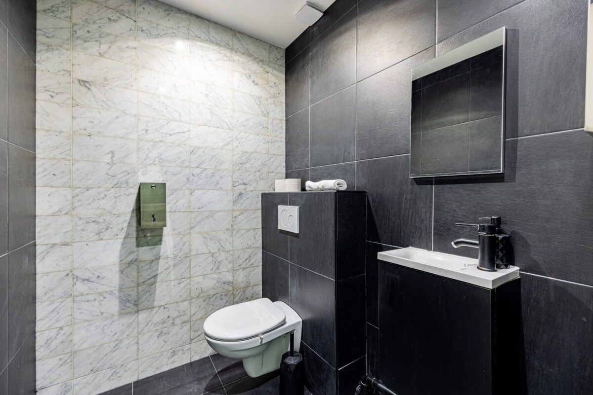  Elegant 4BR Haussmannian Apartment Near Avenue Hoche  -  Elegant 4BR Haussmannian Apartment near Avenue Hoche  - Gallery -  6
