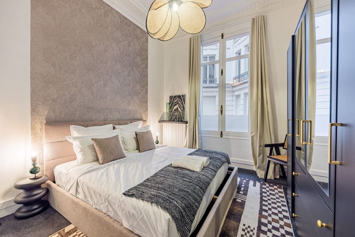  Elegant 4BR Haussmannian Apartment Near Avenue Hoche  -  Elegant 4BR Haussmannian Apartment near Avenue Hoche  - Gallery -  14