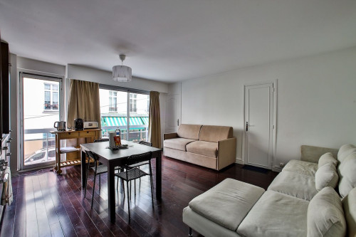Spacious 1BR Apartment for 4 with AC in the 11th Arrondissement