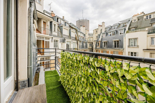 Sunny Studio with Private Patio near Palais des Congrès