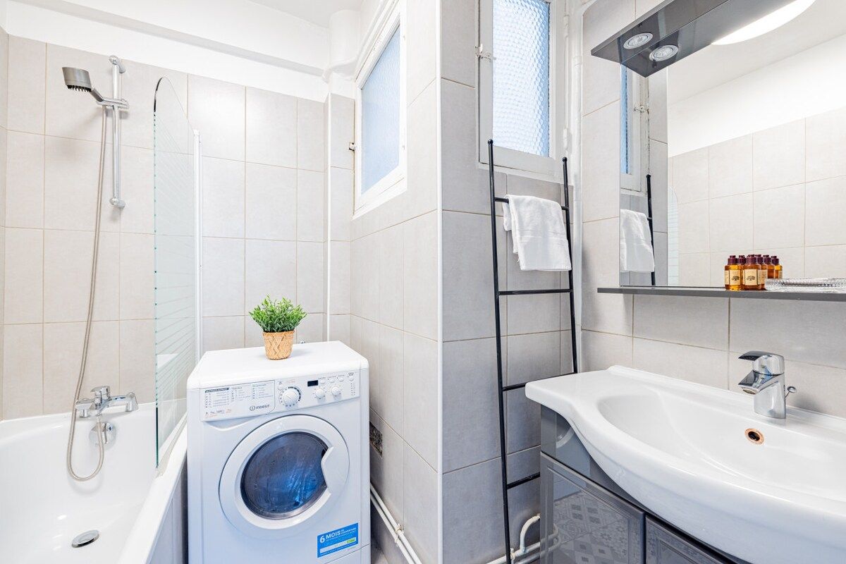  Sunny Studio With Private Patio Near Palais Des Congrès  -  Sunny Studio with Private Patio near Palais des Congrès  - Gallery -  9
