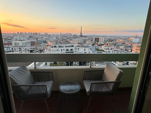 Sunny Studio with Balcony and Eiffel Tower Views
