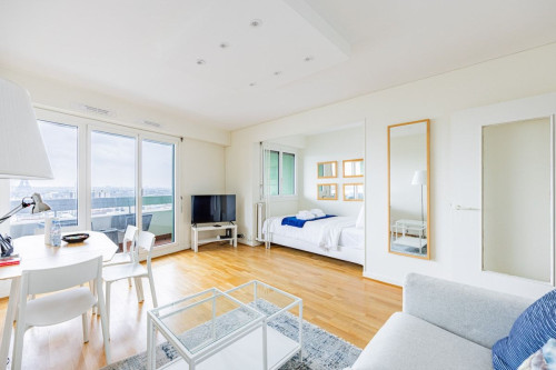 Sunny Studio with Balcony and Eiffel Tower Views