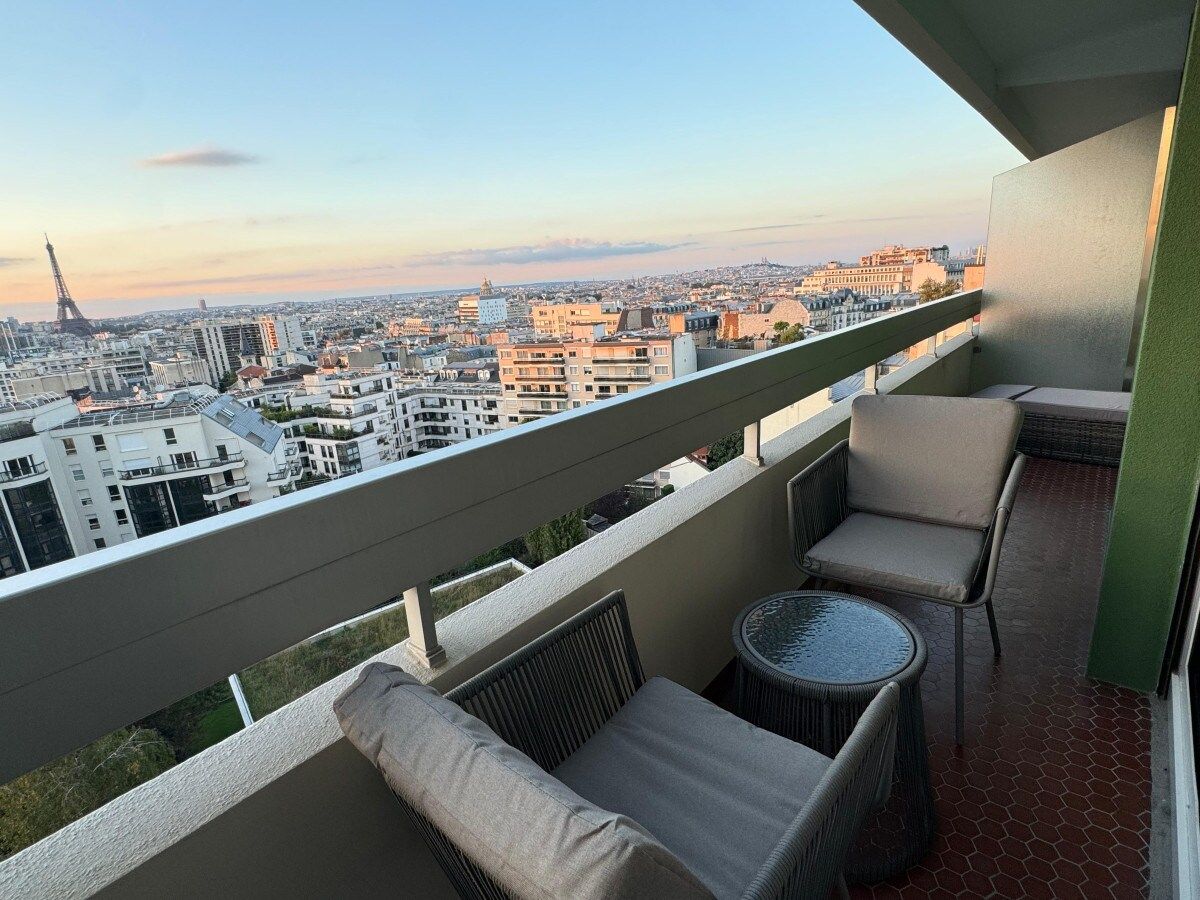  Sunny Studio With Balcony And Eiffel Tower Views  -  Sunny Studio with Balcony and Eiffel Tower Views  - Gallery -  2
