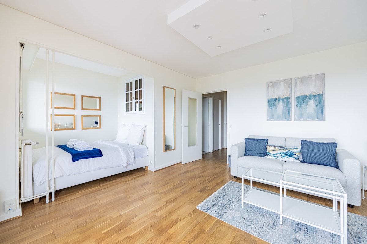  Sunny Studio With Balcony And Eiffel Tower Views  -  Sunny Studio with Balcony and Eiffel Tower Views  - Gallery -  9