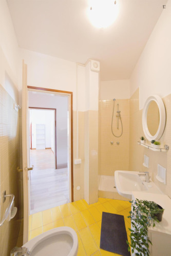 Homely single bedroom in Lecco