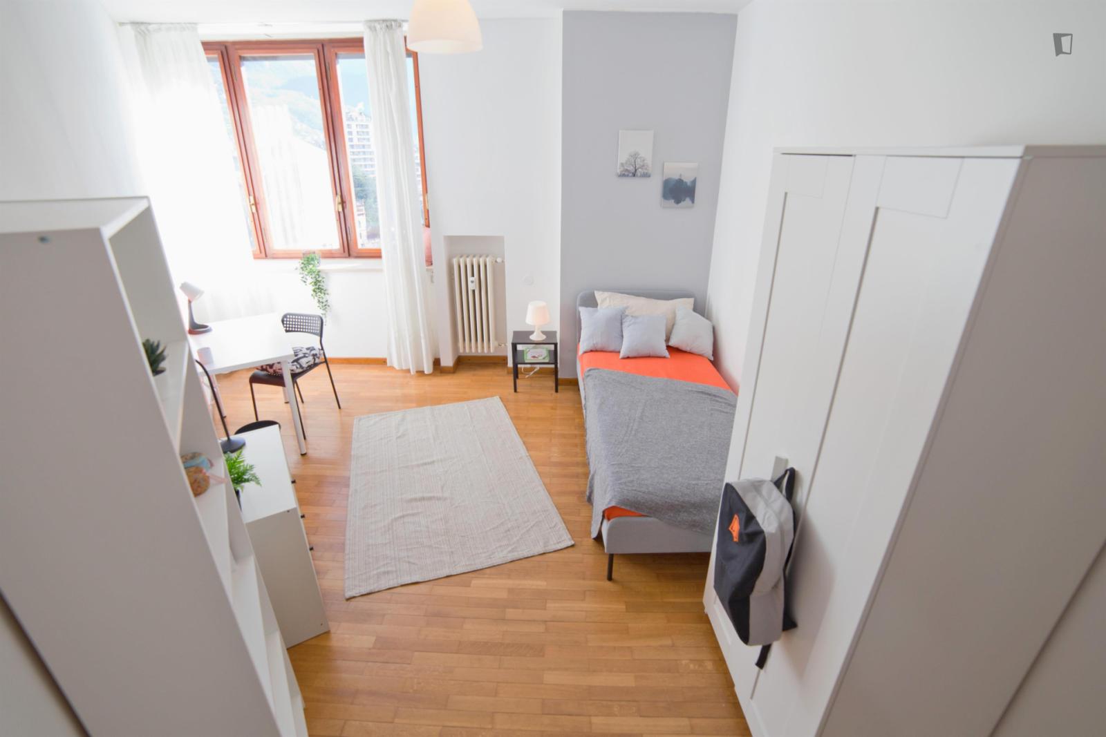  Homely Single Bedroom In Lecco  -  Homely single bedroom in Lecco  - Gallery -  1