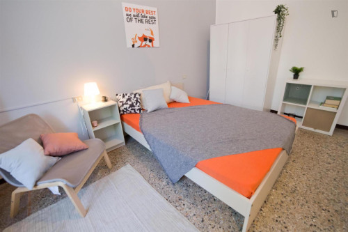 Ample double bedroom in the centre of Lecco