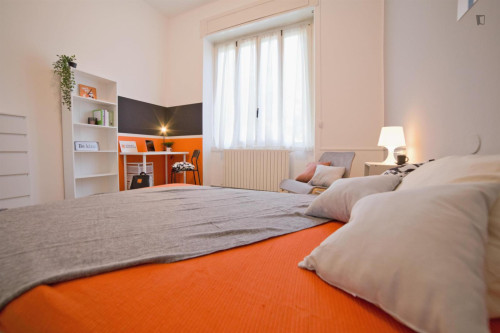 Ample double bedroom in the centre of Lecco  - Gallery -  5