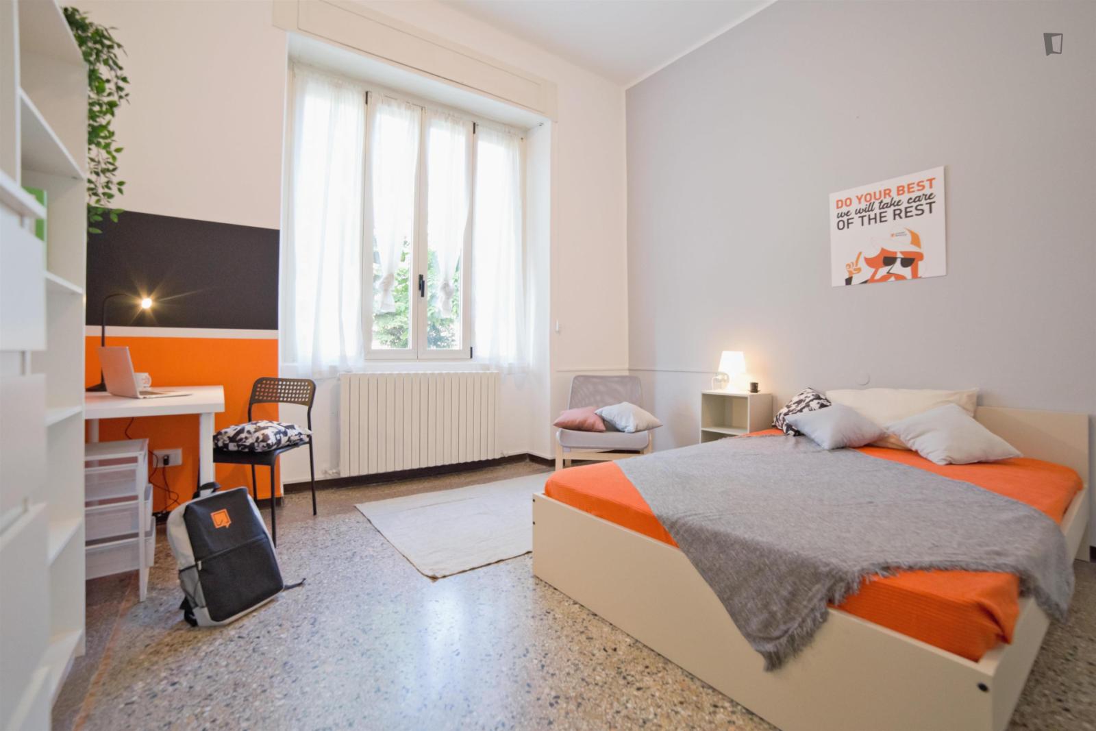  Ample Double Bedroom In The Centre Of Lecco  -  Ample double bedroom in the centre of Lecco  - Gallery -  1