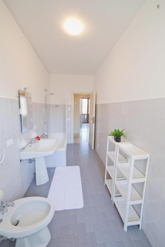 Cozy single bedroom near the Politecnico - Gallery - 11