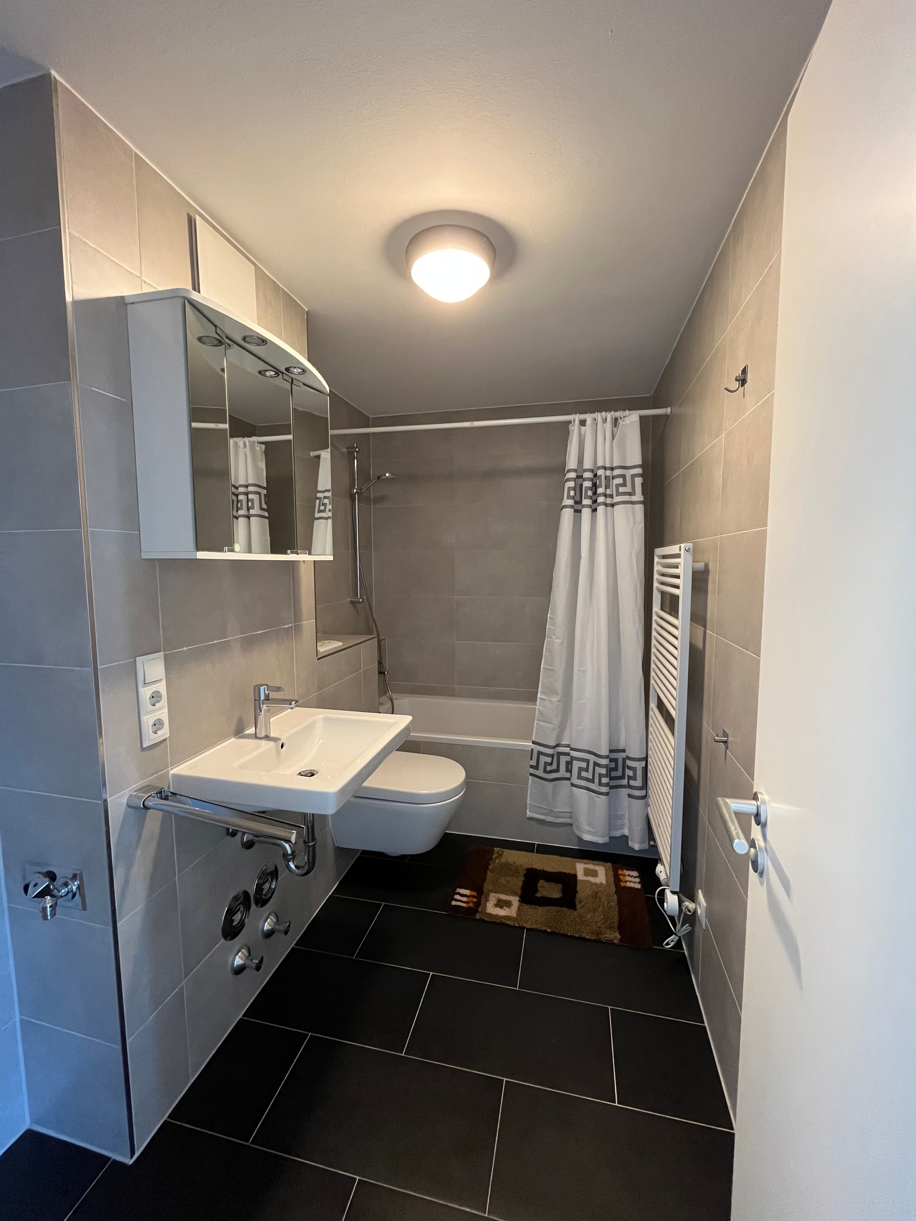  Quiet Home In OlchingModern Fully Furnished 1-Bedroom Apartment In A Quiet Parkside Location  -  Quiet home in OlchingModern Fully Furnished 1-Bedroom Apartment in a Quiet Parkside Location  - Gallery -  10