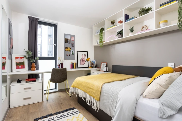  Extra Large Standard Double En-Suite: Three Bedroom Flat  -  Unite Students Parkway Gate  - Gallery -  3