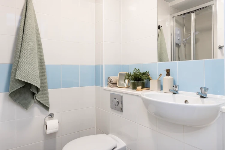Extra Large Highest Double En-Suite: Three Bedroom Flat - 1