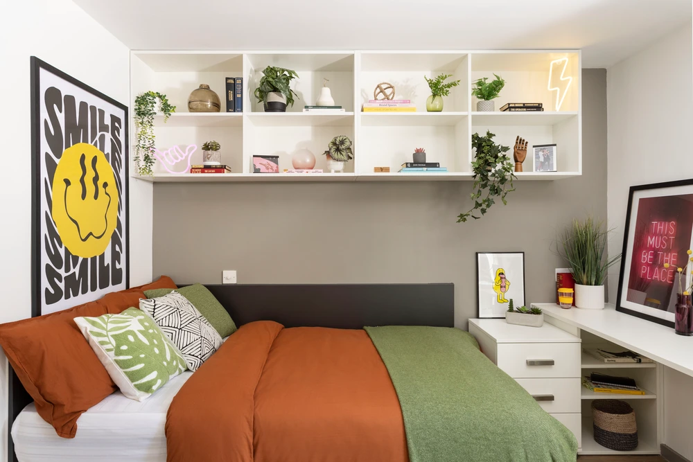  Extra Large High Double En-Suite: Three Bedroom Flat  -  Unite Students Parkway Gate  - Gallery -  1