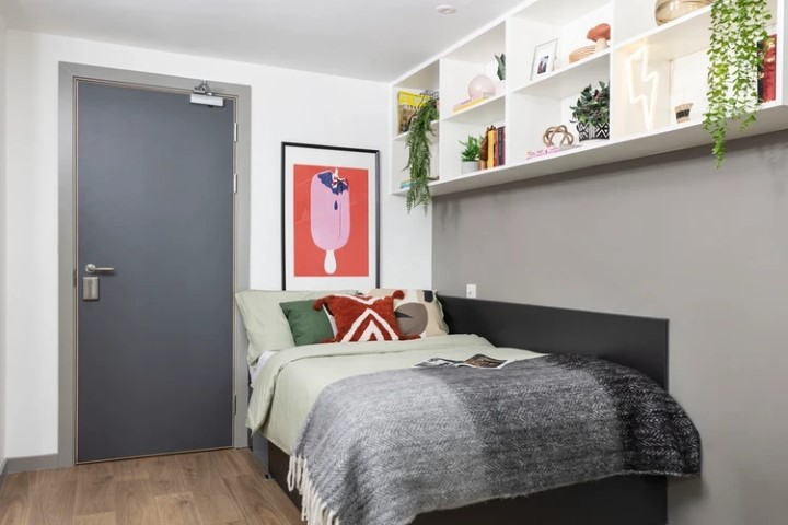 Double Partly Accessible En-Suite  -  Unite Students Parkway Gate  - Gallery -  3