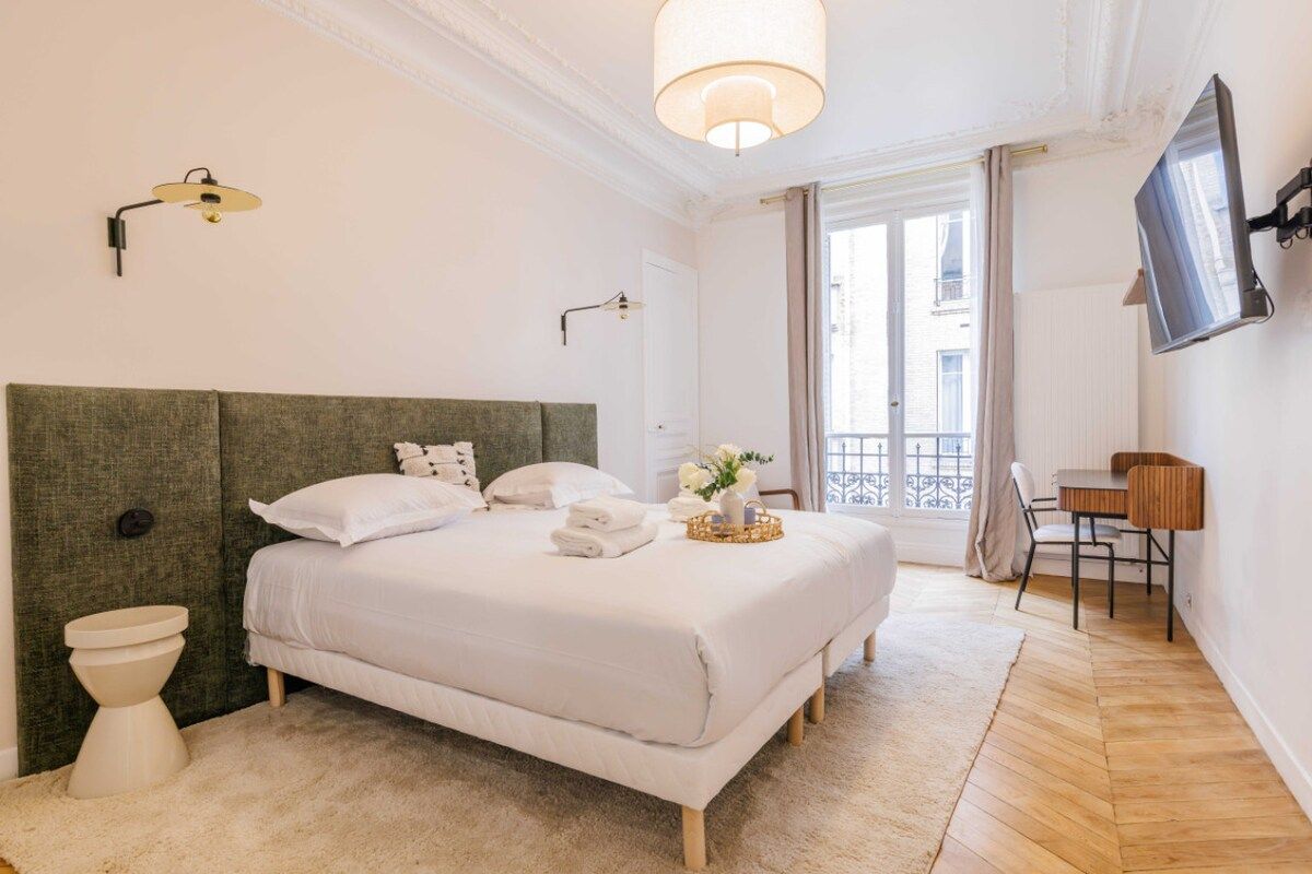  Chic 4BR Haussmannian Apartment With AC In 17th Arrondissement  -  Chic 4BR Haussmannian Apartment with AC in 17th Arrondissement  - Gallery -  18