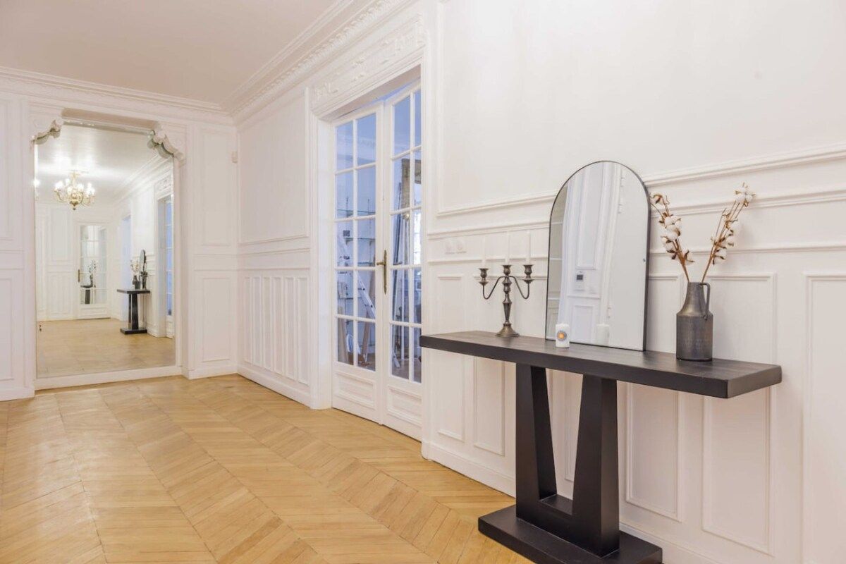  Chic 4BR Haussmannian Apartment With AC In 17th Arrondissement  -  Chic 4BR Haussmannian Apartment with AC in 17th Arrondissement  - Gallery -  7