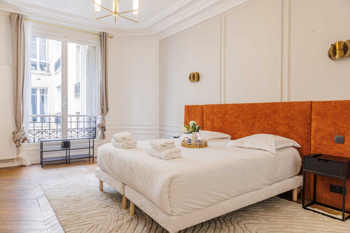  Chic 4BR Haussmannian Apartment With AC In 17th Arrondissement  -  Chic 4BR Haussmannian Apartment with AC in 17th Arrondissement  - Gallery -  31
